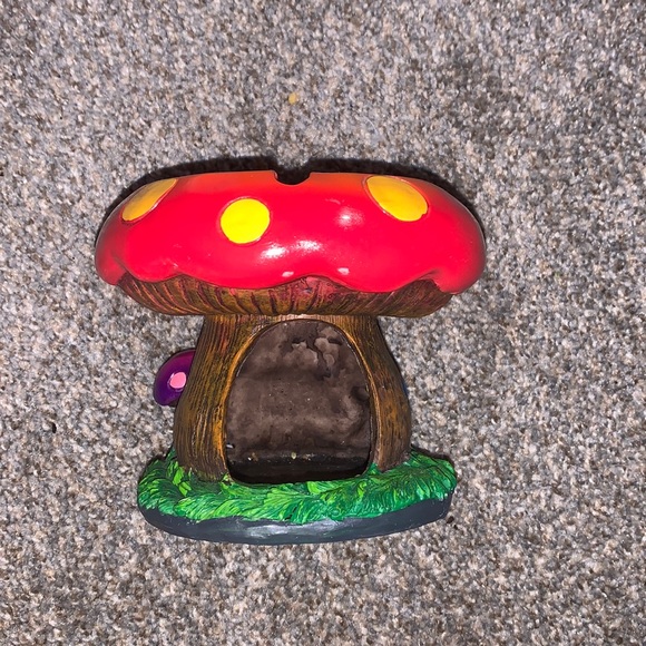 Mushroom ashtray - Picture 1 of 2
